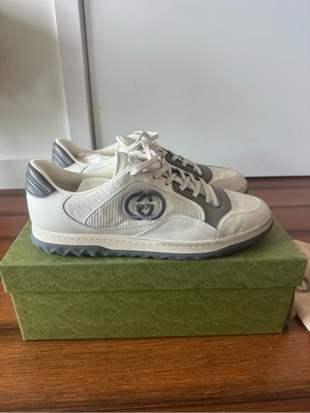 Gucci Men’s White and Gray Low-Top Leather Sneakers